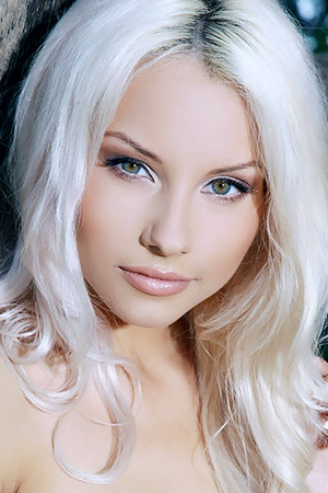 Silver Blondie Adelia A
