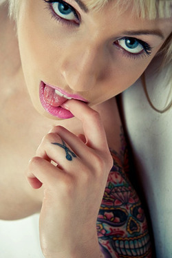 Lynn Pops in "Lynn Pink Heels" via lynnpops.com