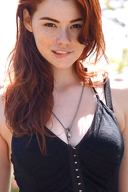 Sabrina Lynn in "Sabrina Lynn Via Zishy" via Zishy